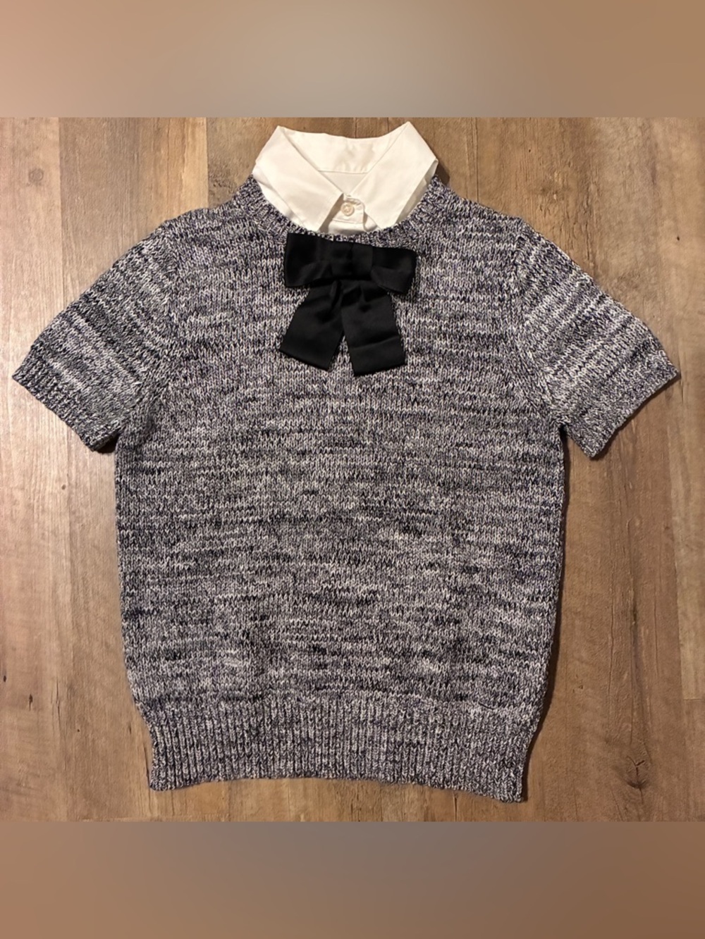 Kate Spade Short Sleeve Sweater with Detachable white Collar & pinned Bow.